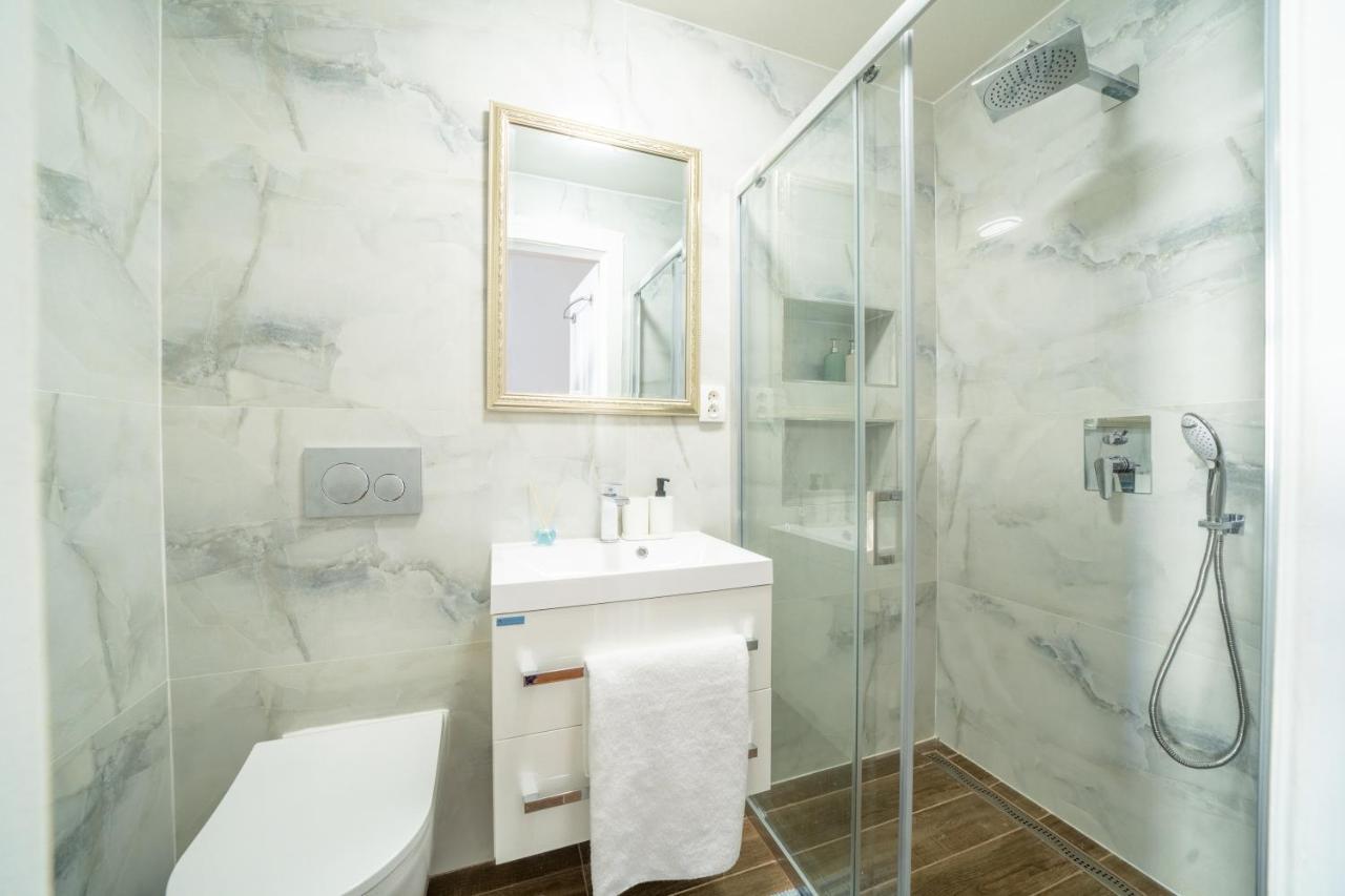 Exclusive Apartment With A View Of Prague Castle And Vltava River Esterno foto