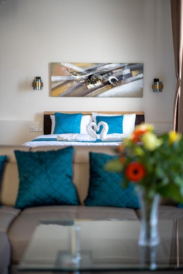 Exclusive Apartment With A View Of Prague Castle And Vltava River Esterno foto