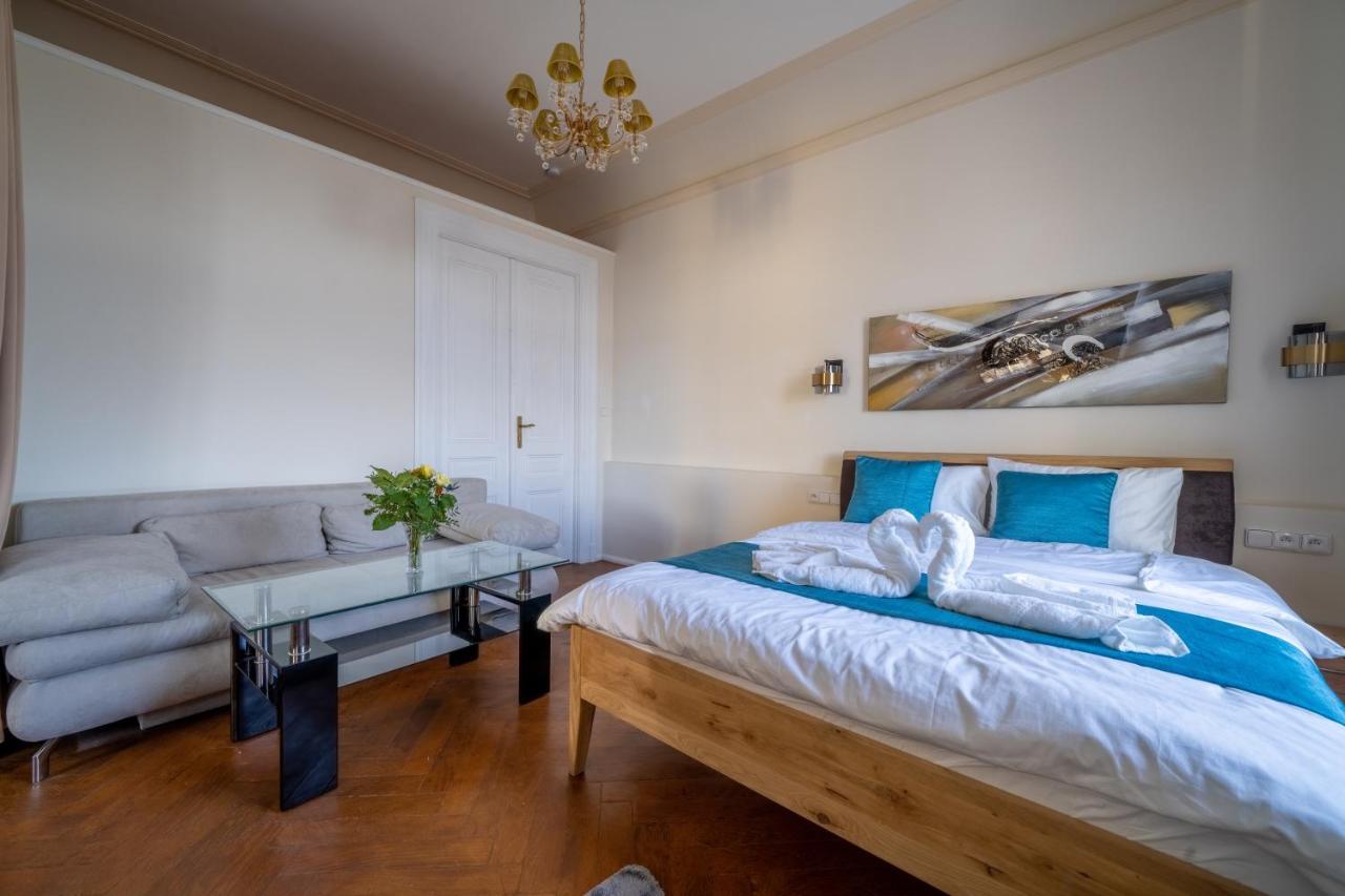 Exclusive Apartment With A View Of Prague Castle And Vltava River Esterno foto