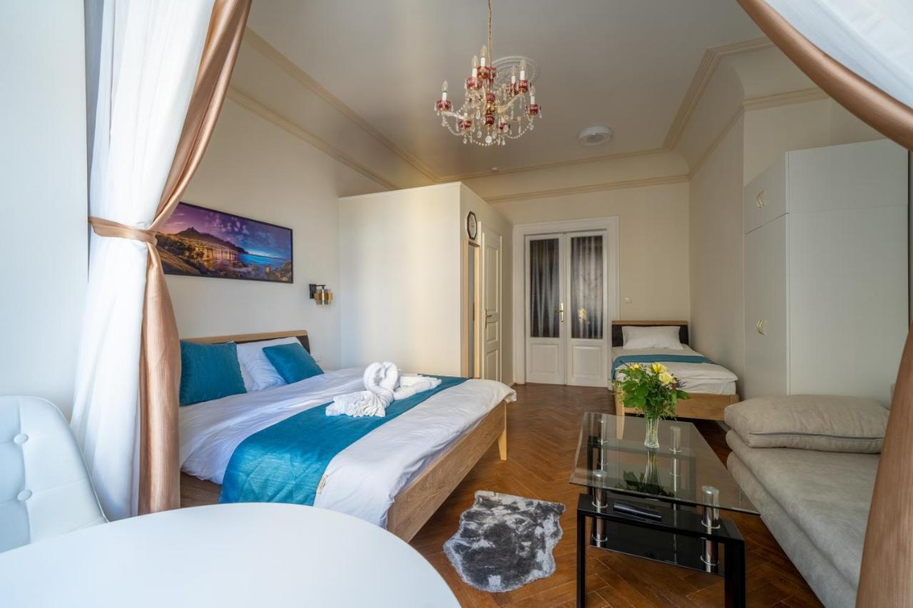 Exclusive Apartment With A View Of Prague Castle And Vltava River Esterno foto