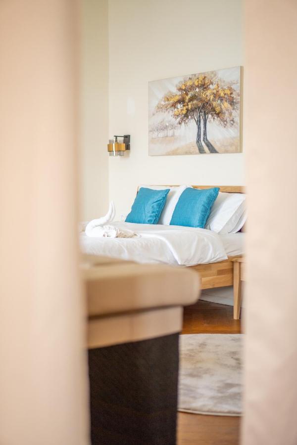 Exclusive Apartment With A View Of Prague Castle And Vltava River Esterno foto